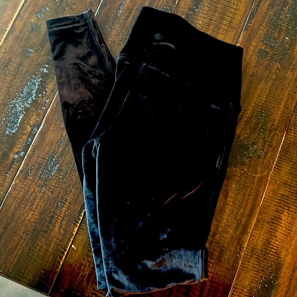 Velvet black lululemon size 6 leggings